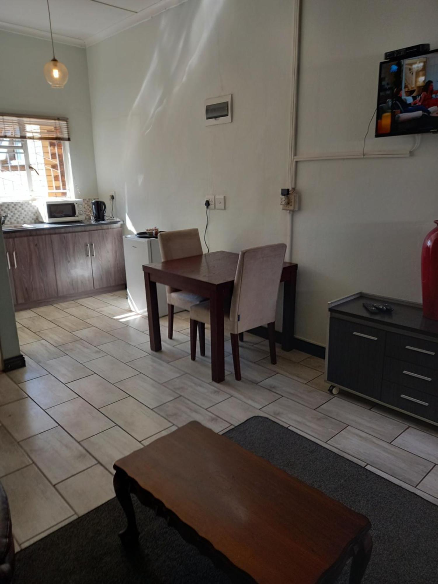21 On Coetzee Guest House Bloemfontein Extérieur photo